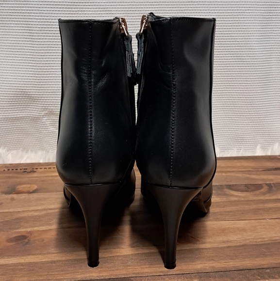 Louis Vuitton Cherie Ankle Bootie Size 9.5 - Picture 4 of 10
